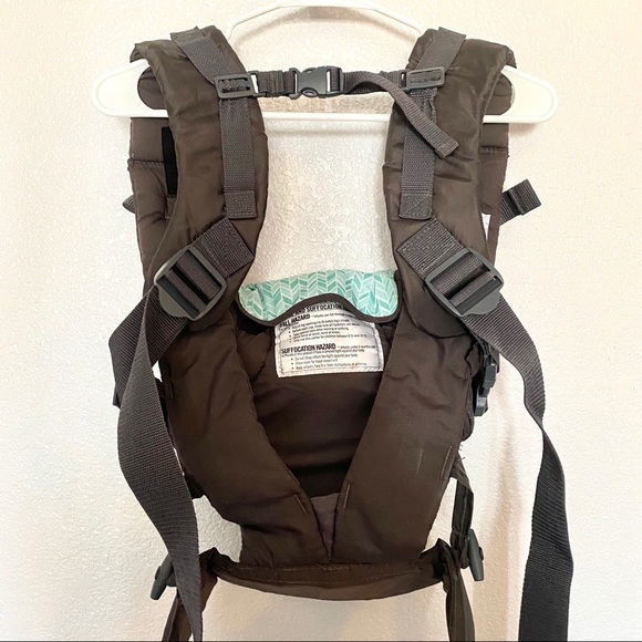 Infantino 4 in 1 baby carrier- ergonomic - Picture 4 of 6
